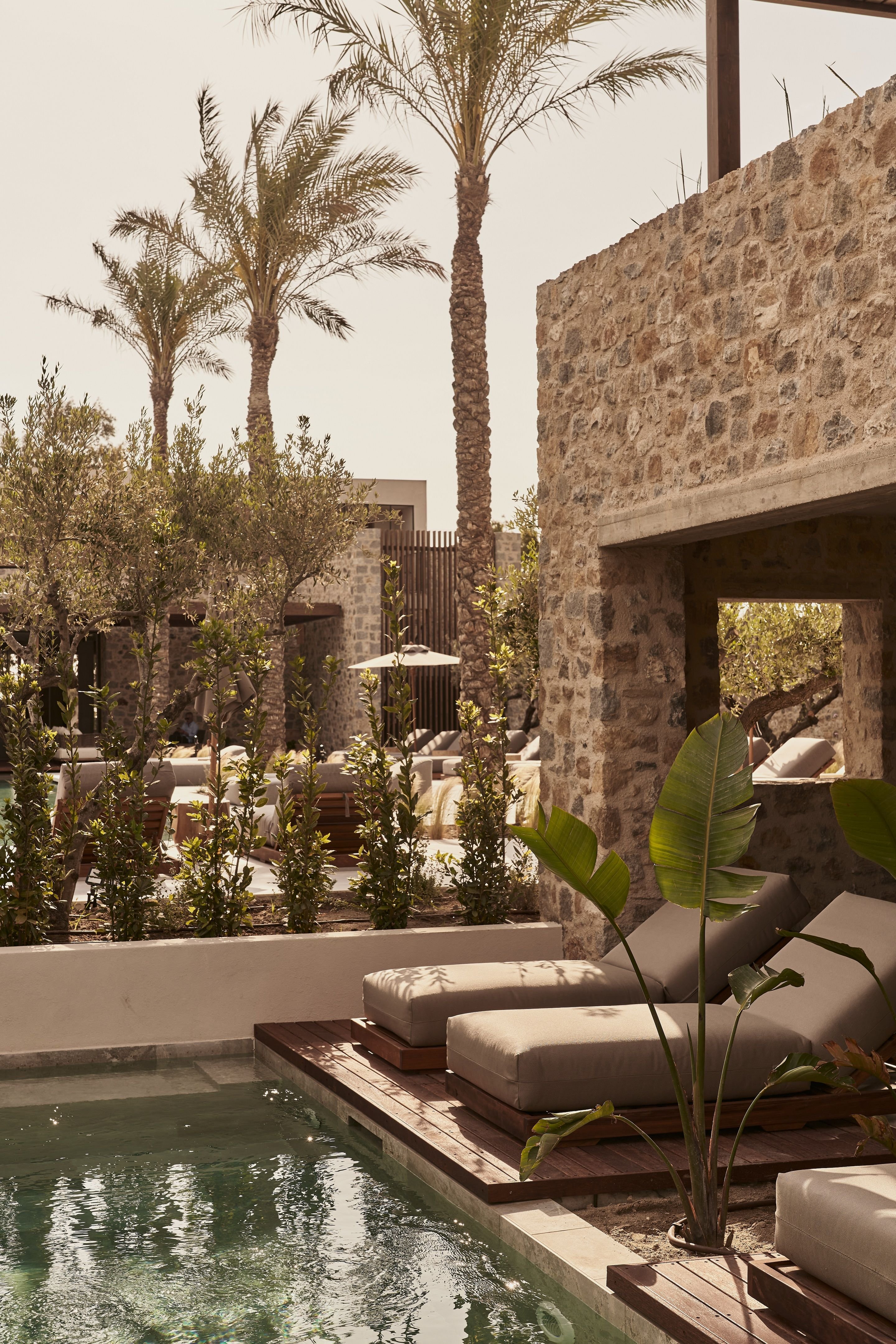 Theros All Suite Hotel 75/84