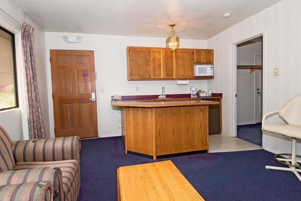 Sequim Bay Lodge 4/43