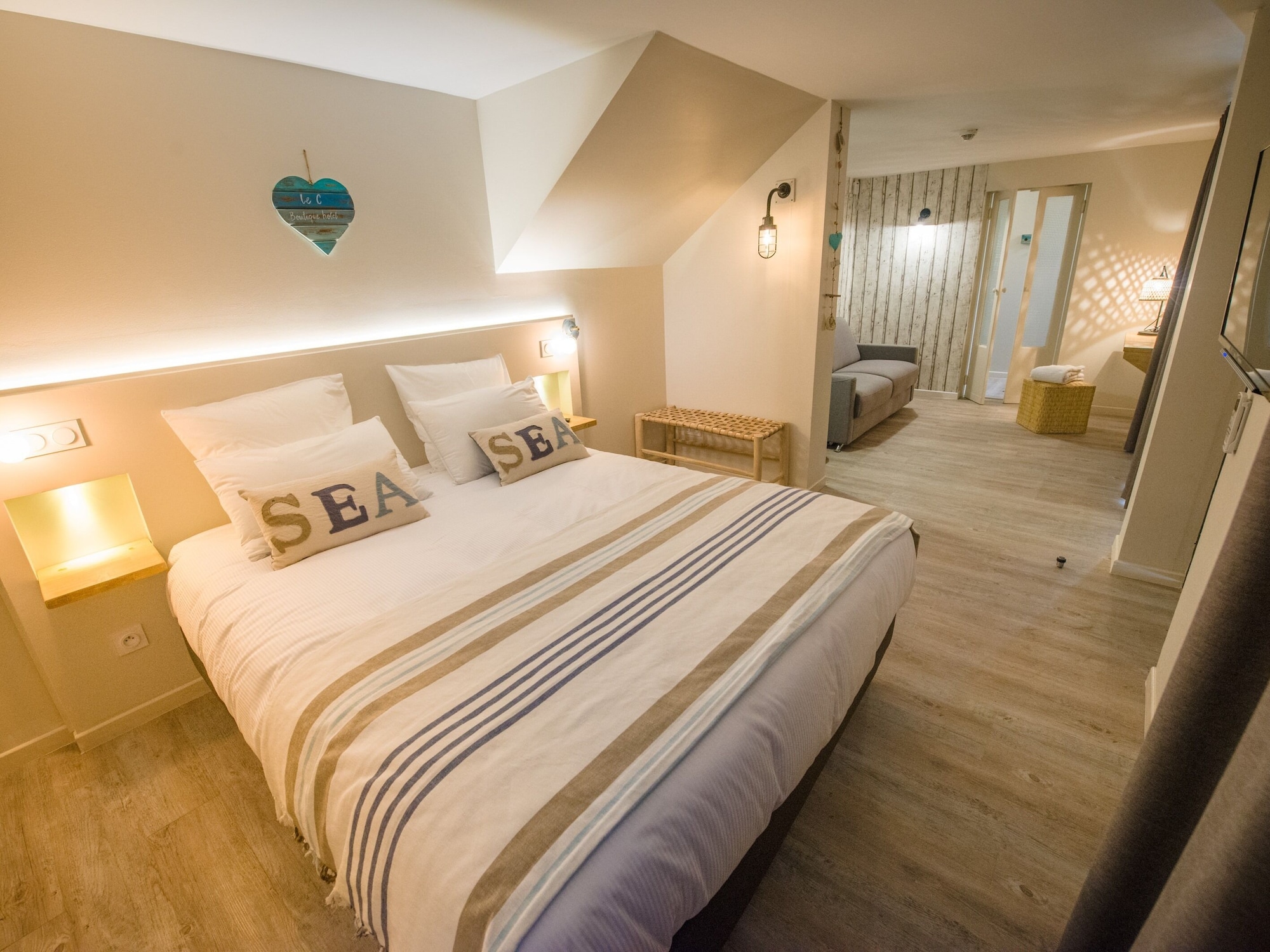 SUPERIOR, SUITE, PRIVATE GARDEN