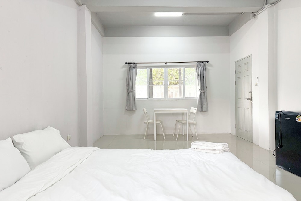 DELUXE, DOUBLE BED