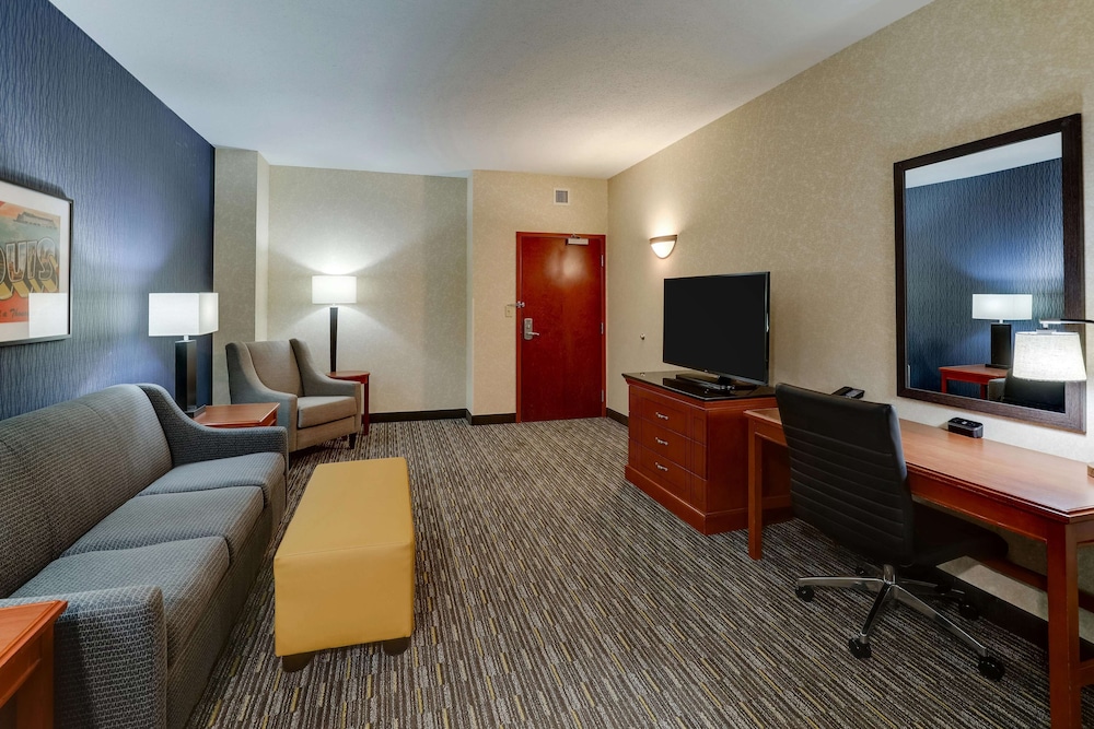 Drury Inn and Suites St Louis Arnold 32/46