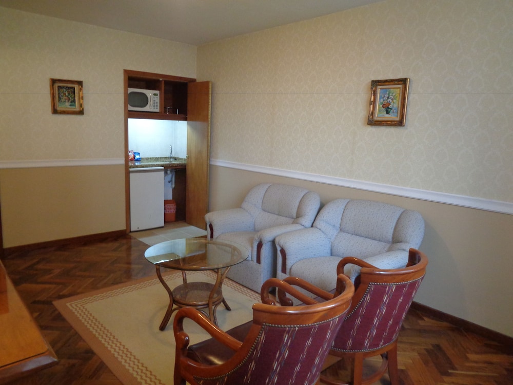 Premier Hill Suites 51/68