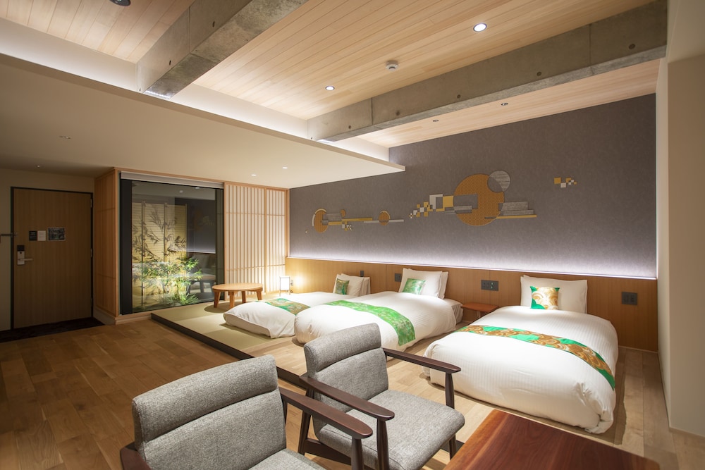 Deluxe, Family, Twin Beds