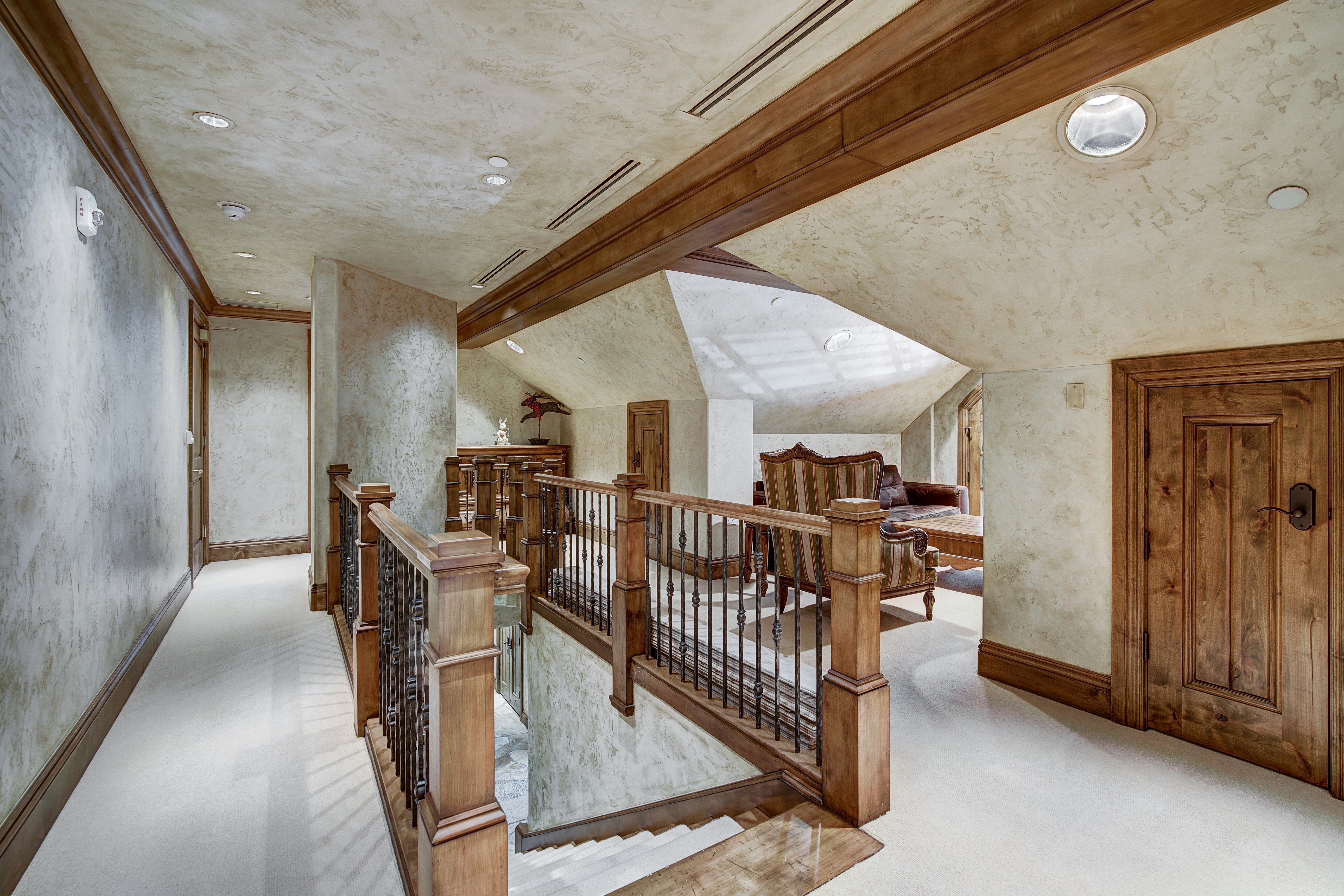 Lodge at Vail Rock Resorts 48/81