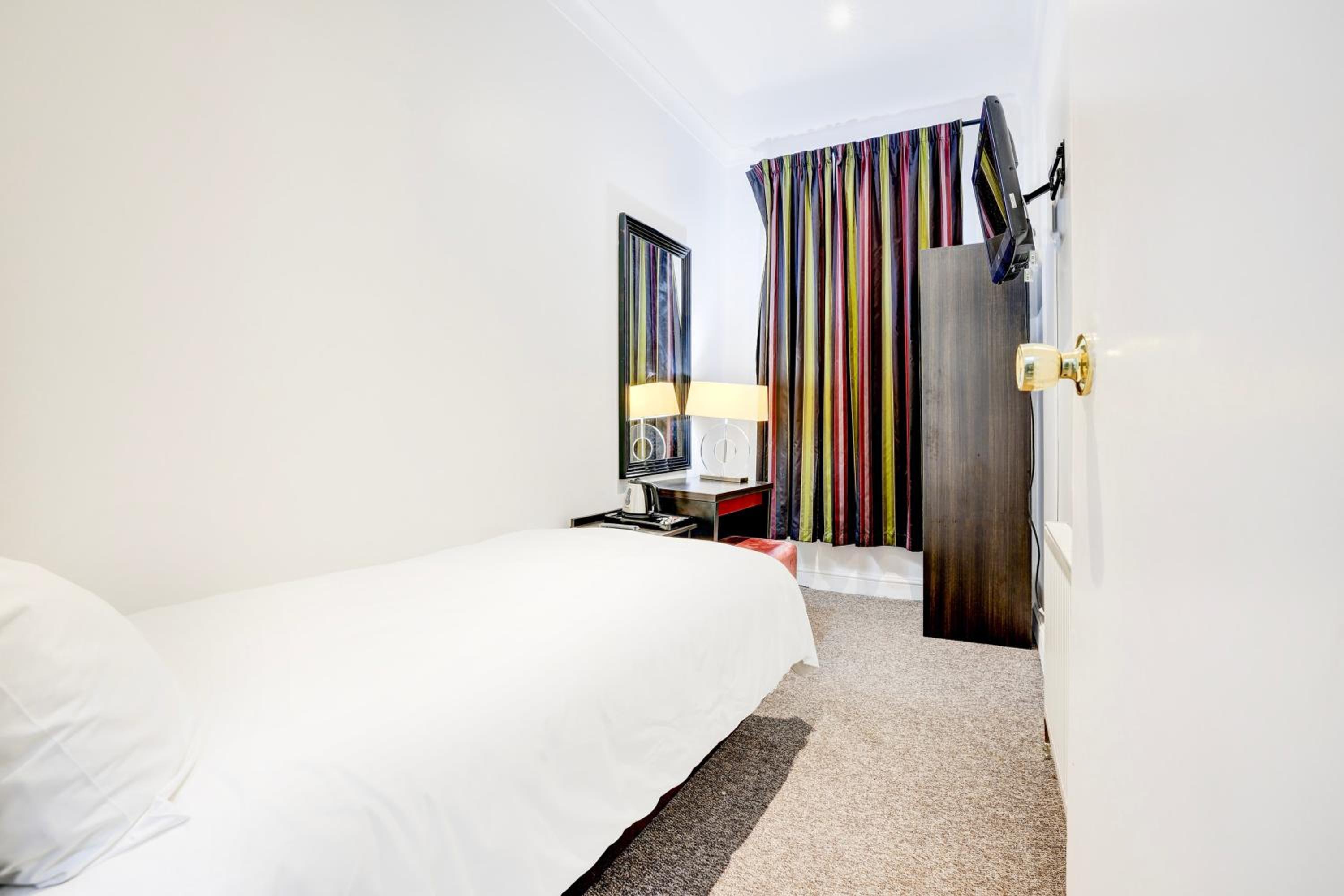 Standard Single Room - Shared 4/5