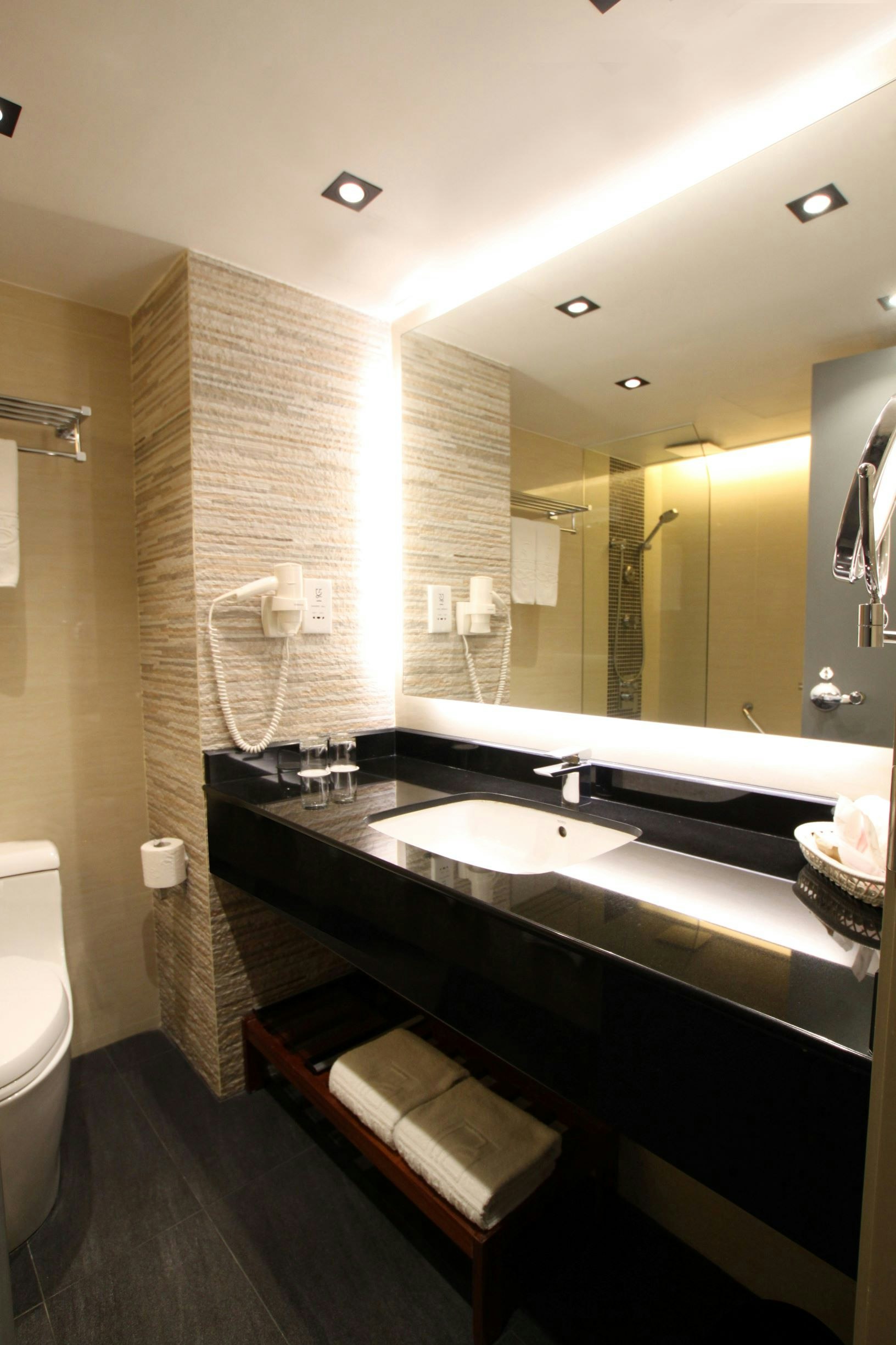 Prudential Hotel 44/44