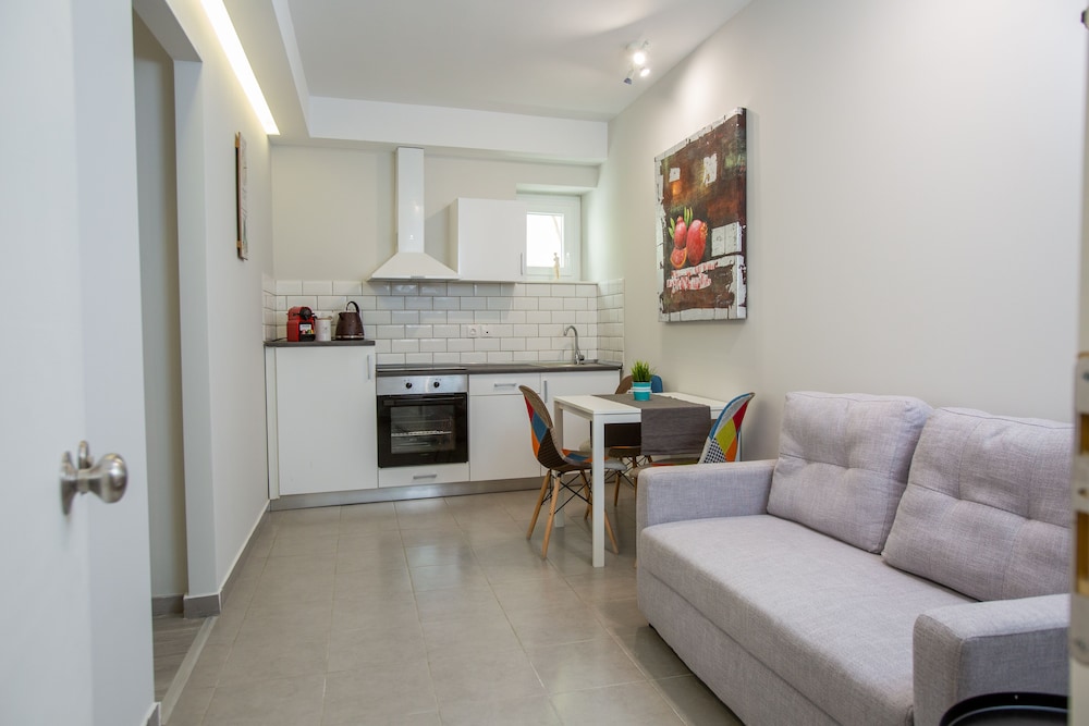 Raise Boutique Rooms in Center of Athens 14/23