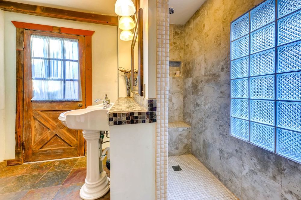 Cliff House Lodge Bed and Breakfast 69/72