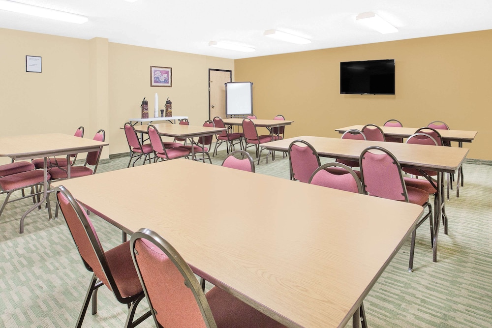 Super 8 by Wyndham Nixa/Springfield Area 30/39