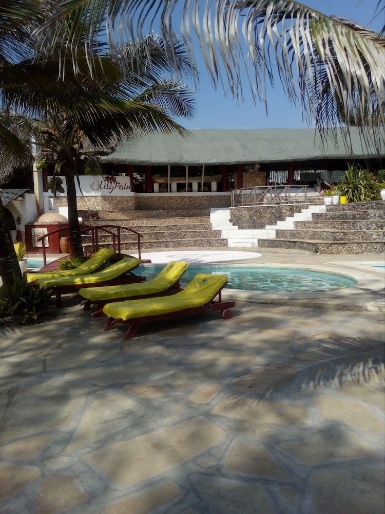 Lily Palm Resort 33/41