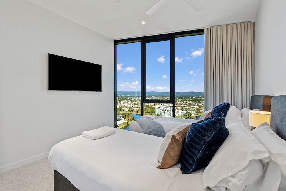 Encore Broadbeach 11/50