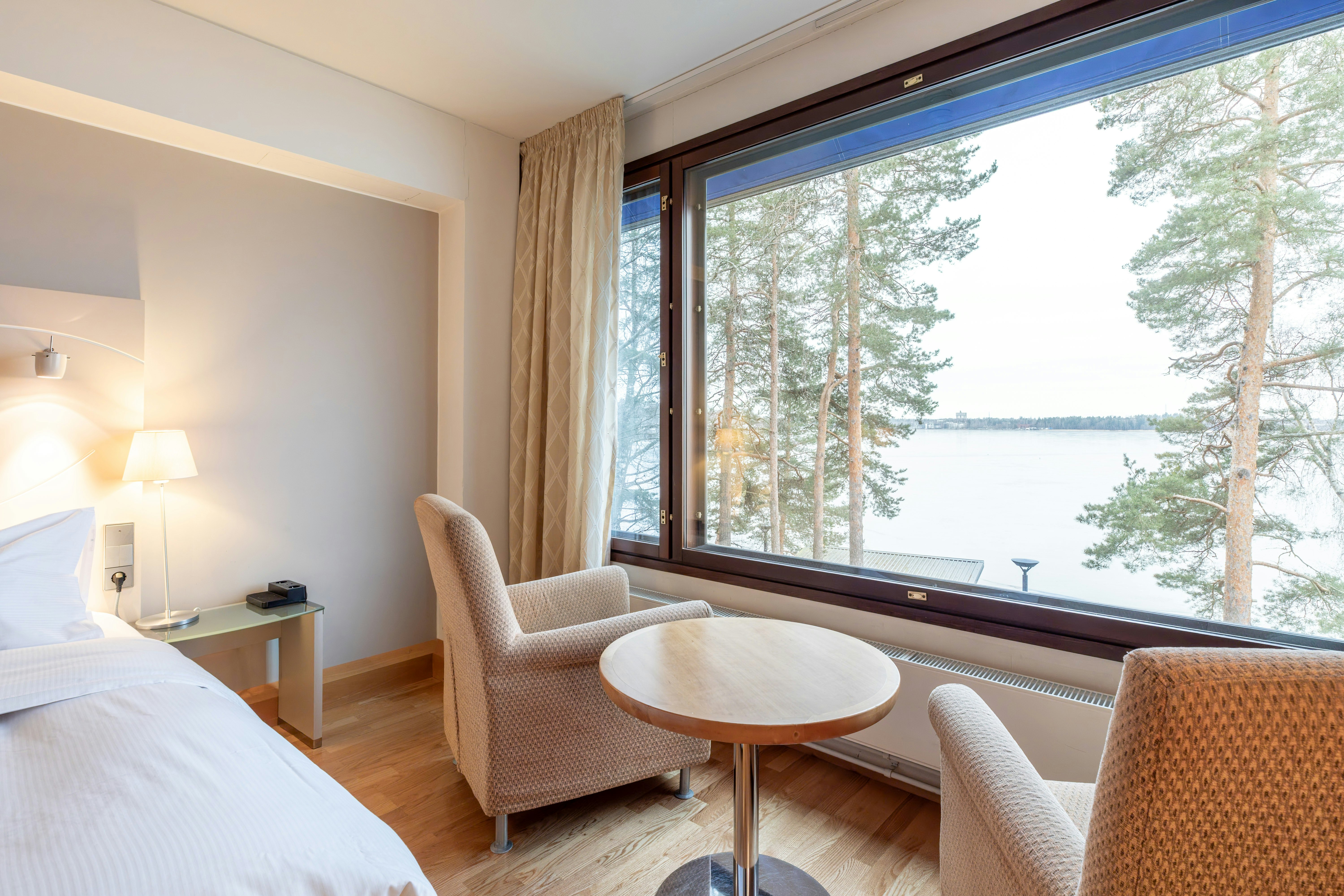 DELUXE, TWIN BEDS, SEA VIEW