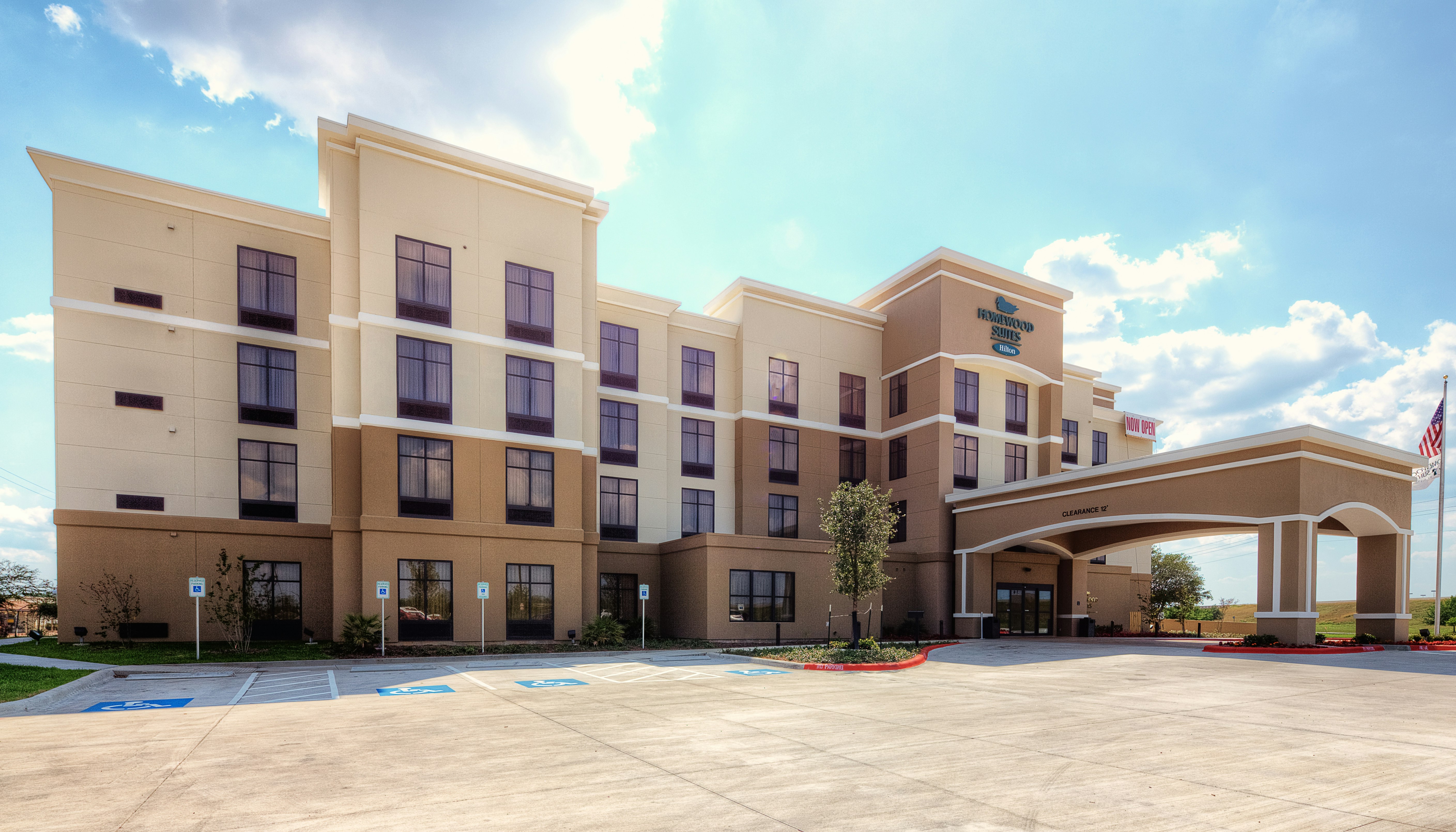 Homewood Suites Victoria 77/81