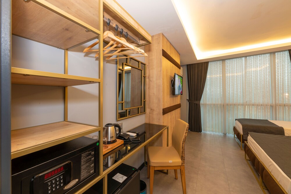 Fly And Stay Airport Hotel 49/55