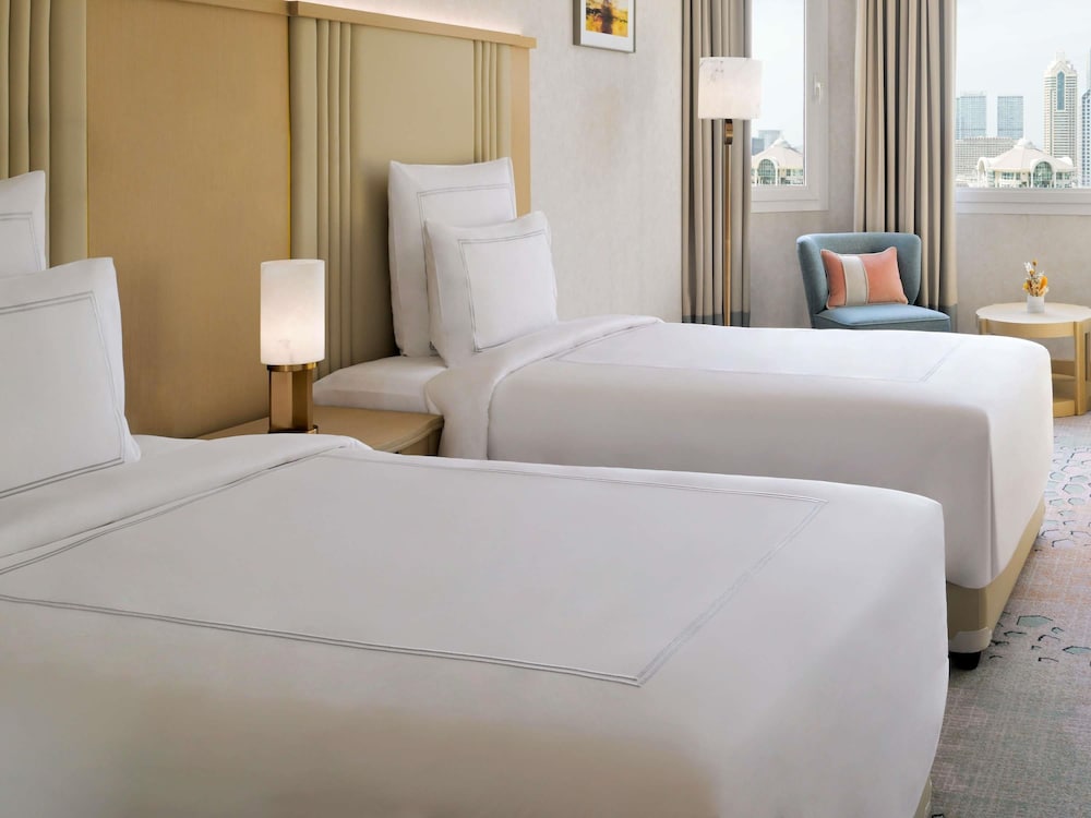 غرفة ديلوكس بسريرين منفصلين، Swissotel Al Murooj Dubai 8/10