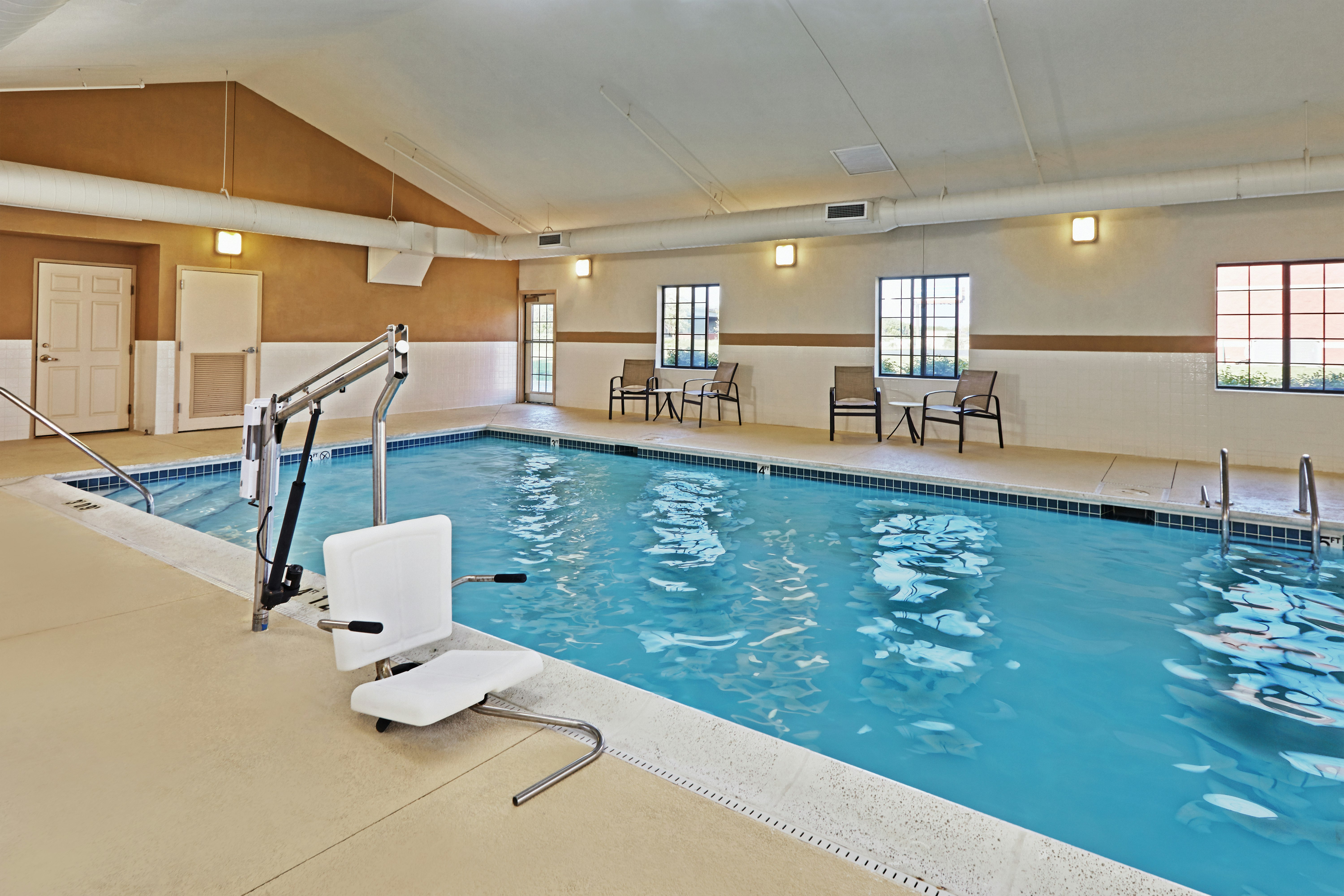 Staybridge Suites Chicago Glenview 57/58