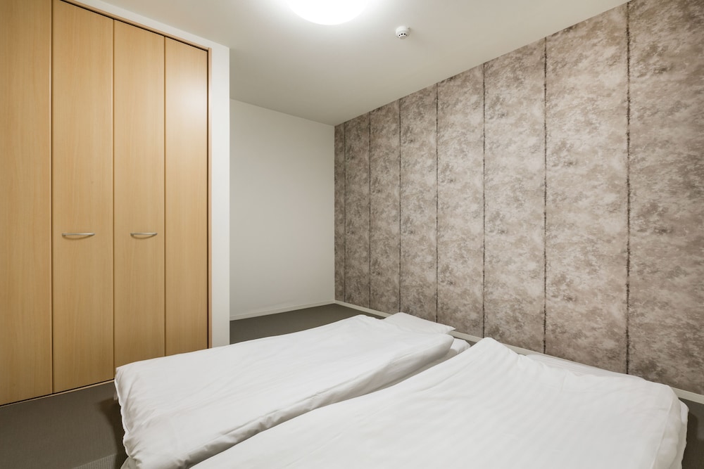 Crice Hotel 12/50