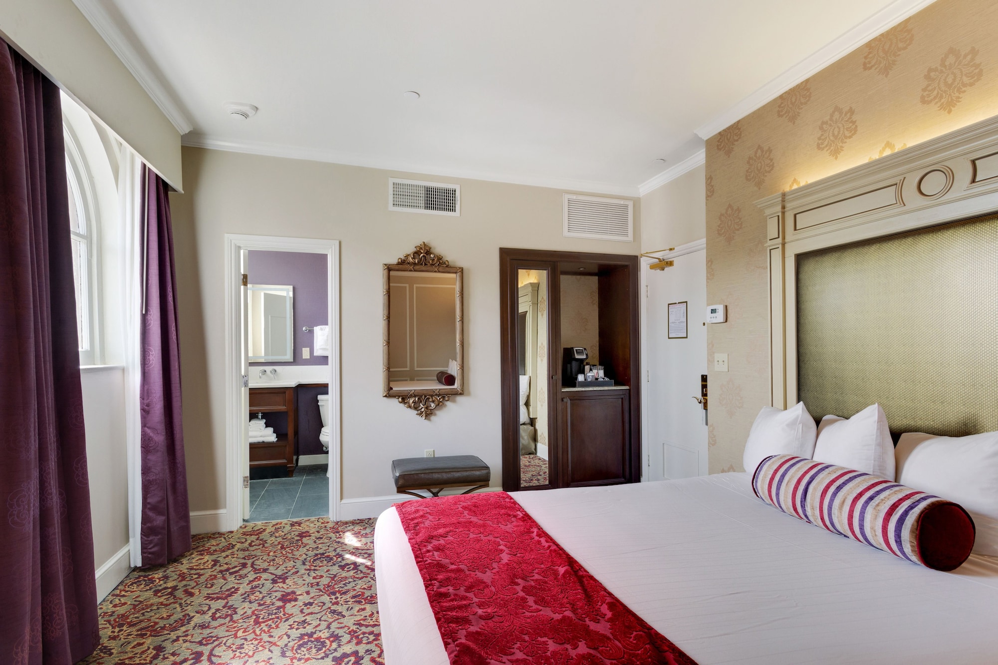 DELUXE, 2 QUEEN BEDS