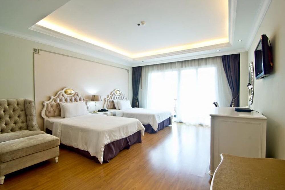One Bedroom Suite