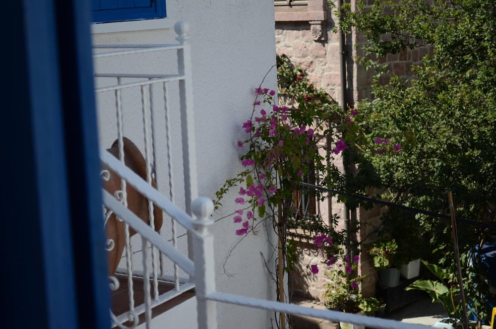 Cunda Mavi Otel 24/28