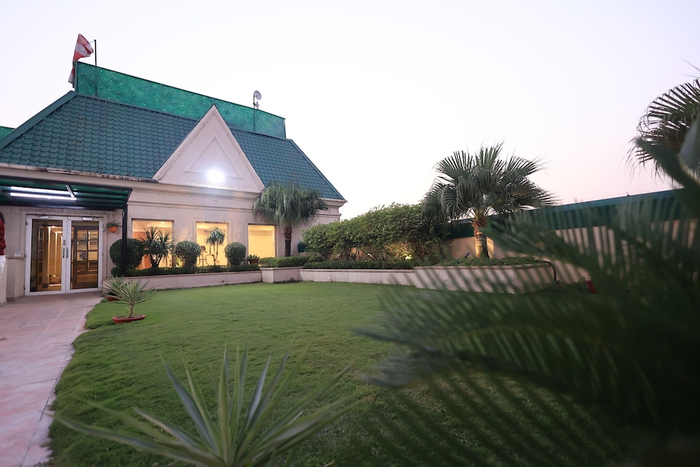 SAVOY SUITES Noida 31/34