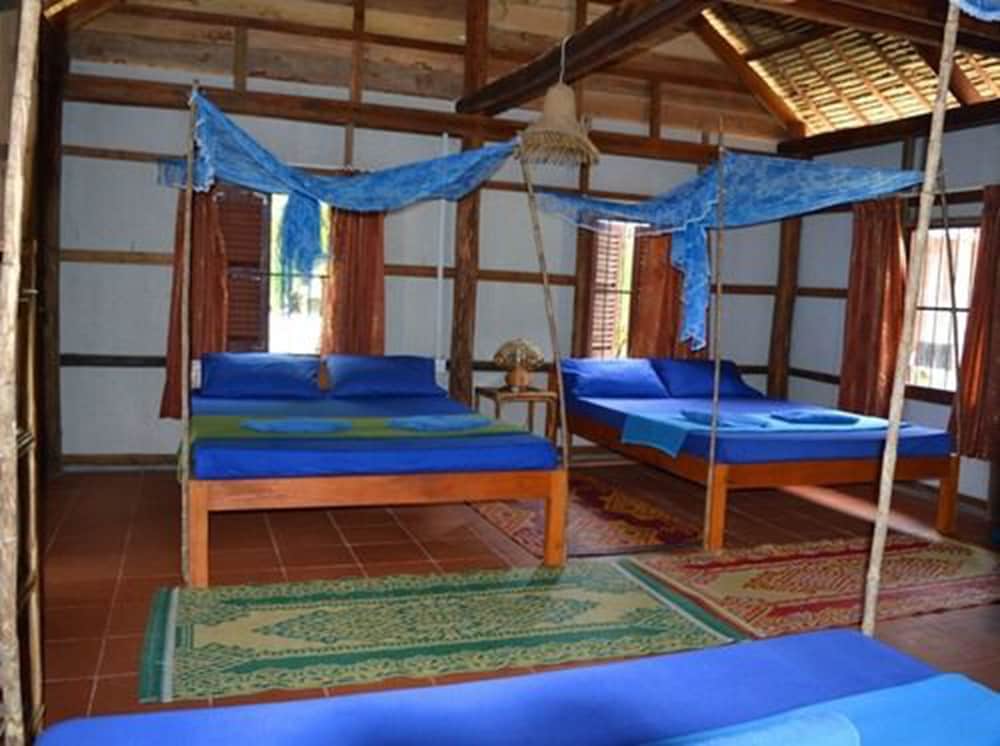 Palm Beach Bungalow Resort 14/66