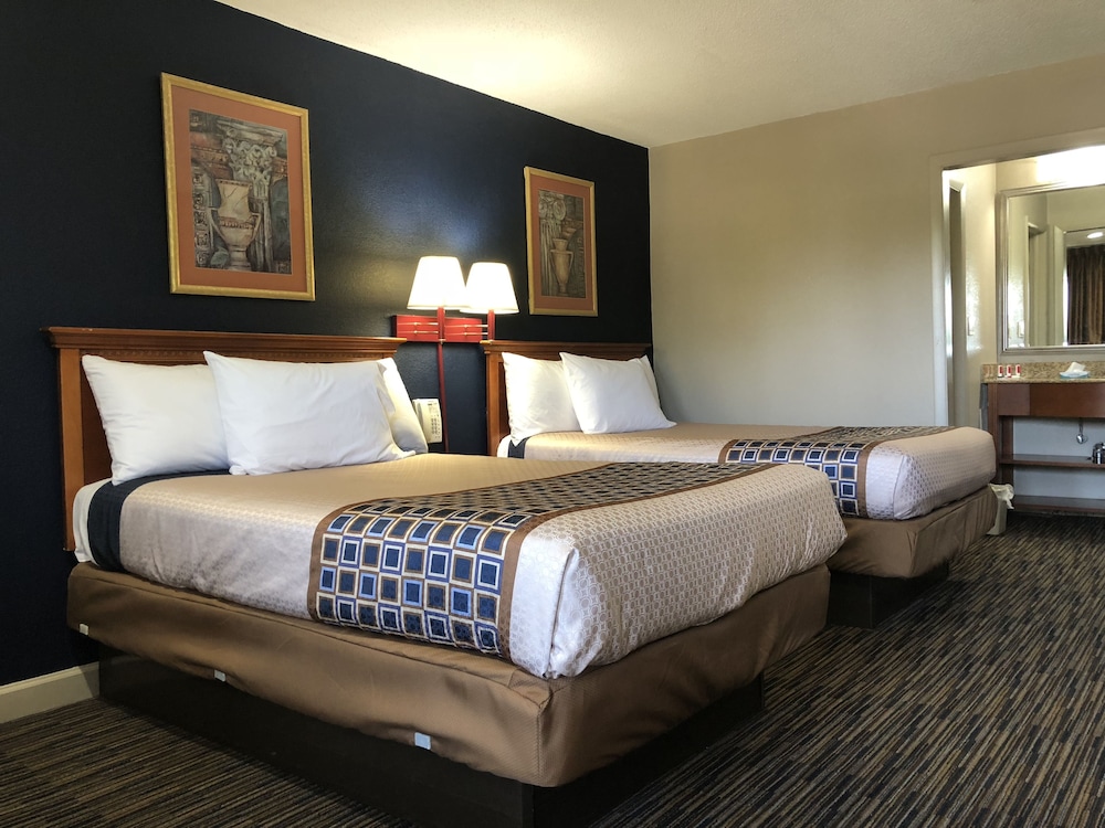 غرفة بسريرين مزدوجين للمدخنين، Travelodge By Wyndham Williamsburg Colonial Area 2/5