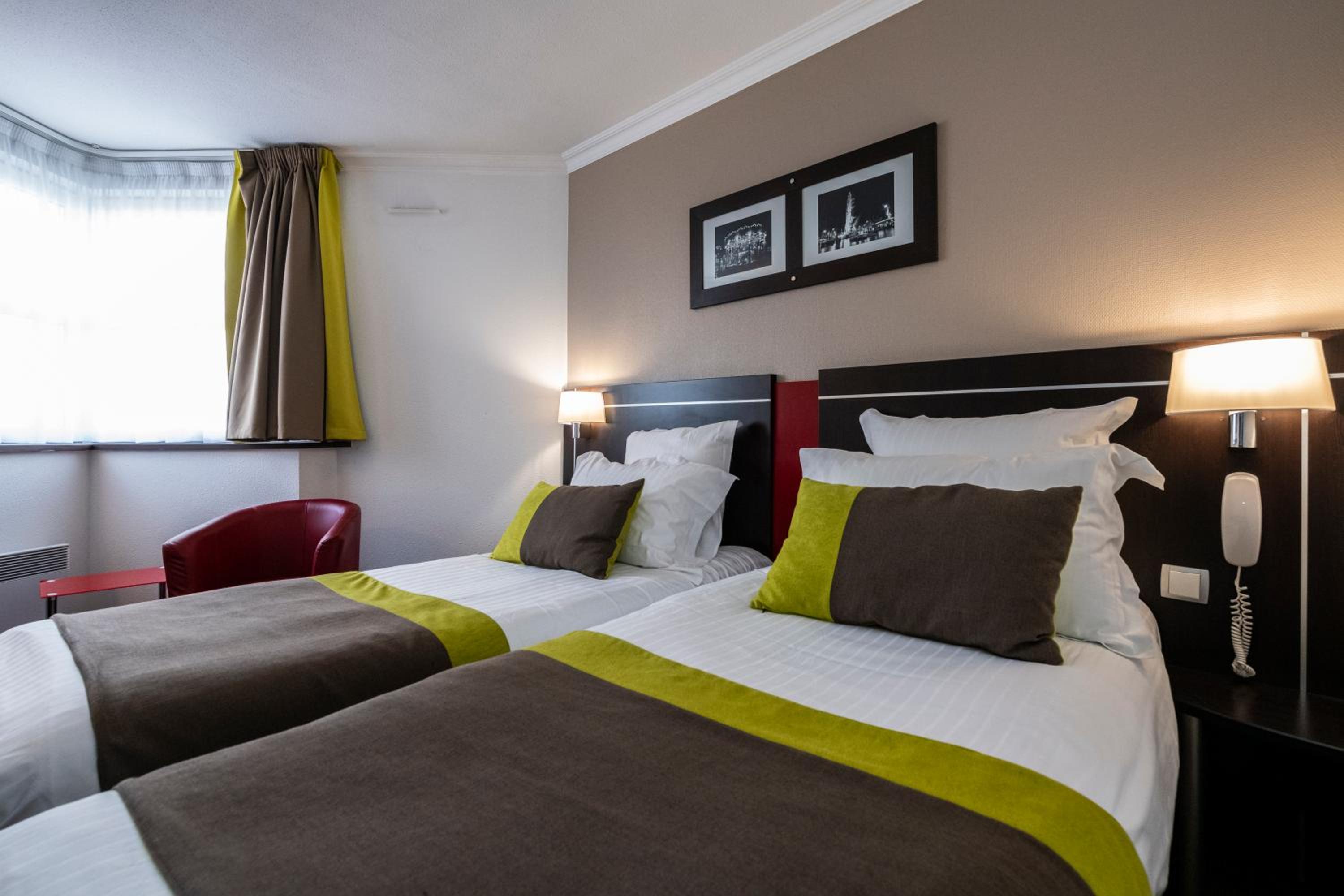 Room, Twin Beds, Four Points by Sheraton Reims Cathedrale 3/10