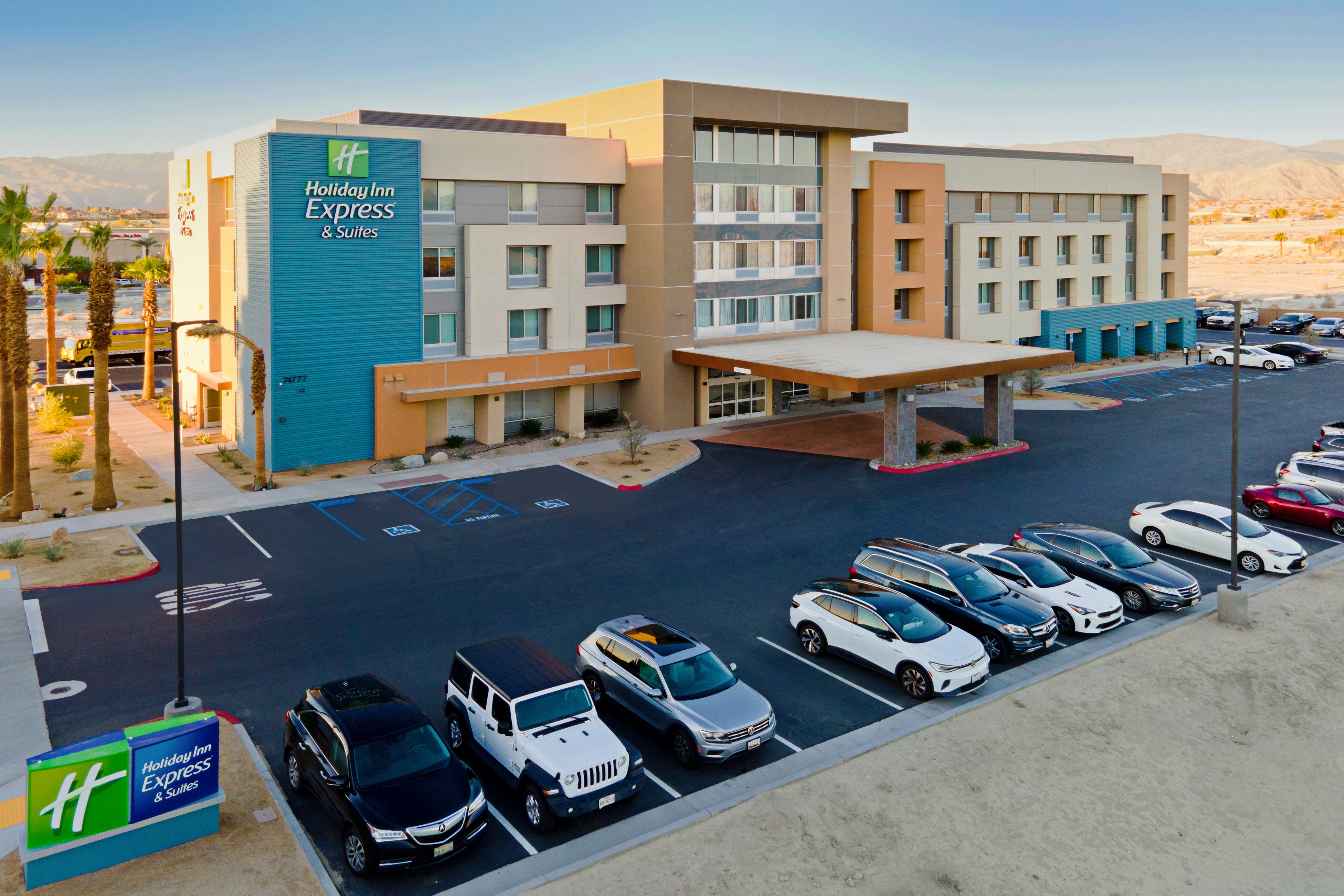 Holiday Inn Express and Suites Palm Desert Millennium 51/52