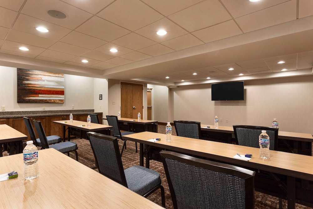 Hampton Inn & Suites Clayton/St Louis-Galleria Area 60/61