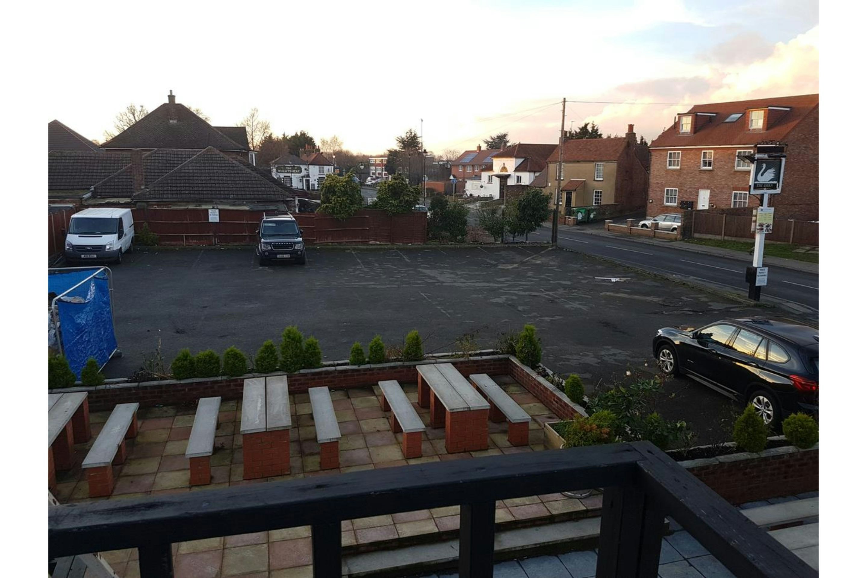 OYO Swan Inn, Heathrow Airport 29/31