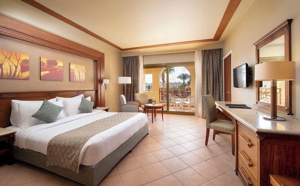 غرفة سوبيريور ثلاثية بسرير كوين بإطلالة على المسبح، Charmillion Club Resort 5/10