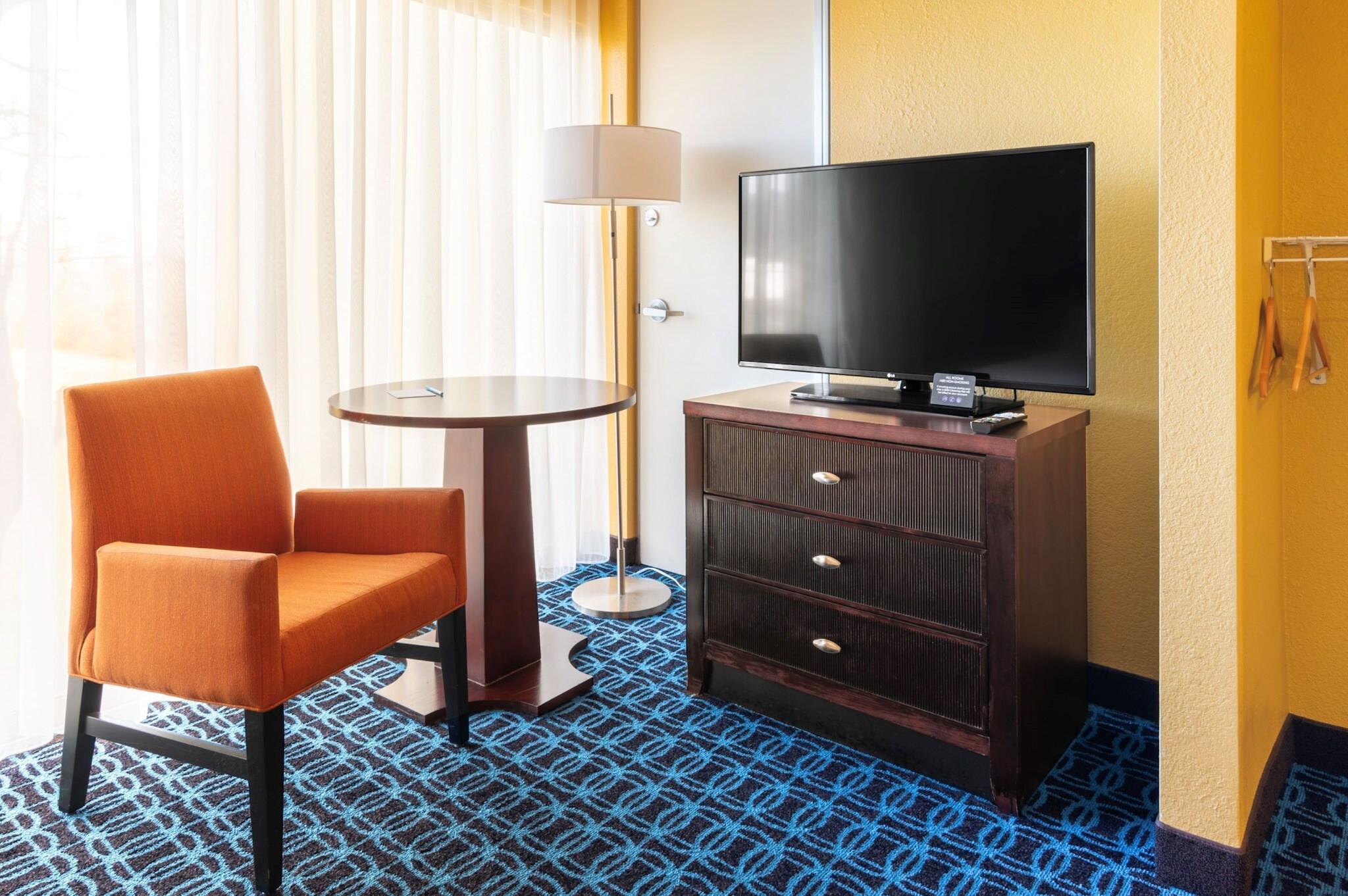 Chester Inn & Suites OH 24/27