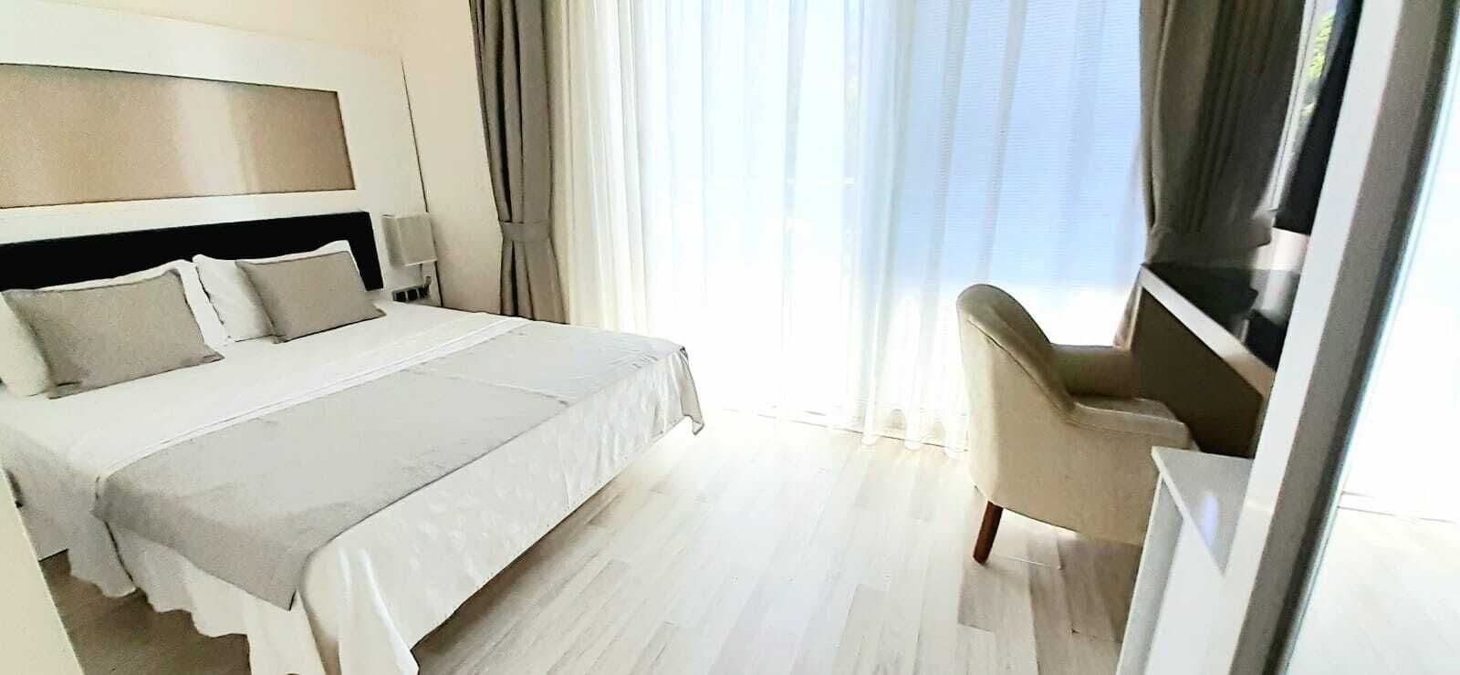 ROOM, LAND VIEW