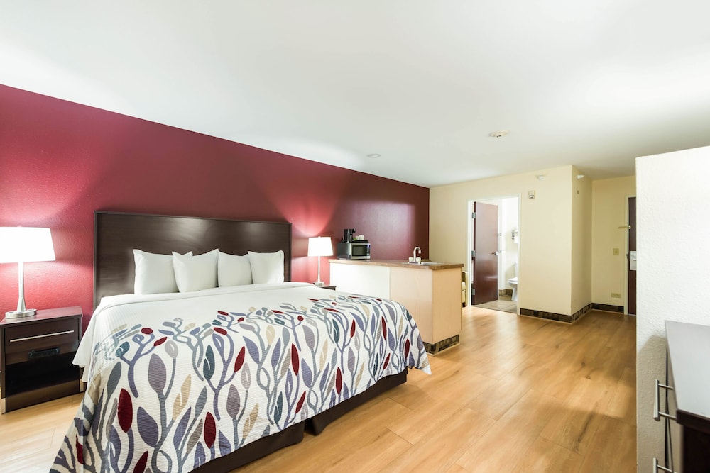 Econo Lodge Inn & Suites Monee 16/59