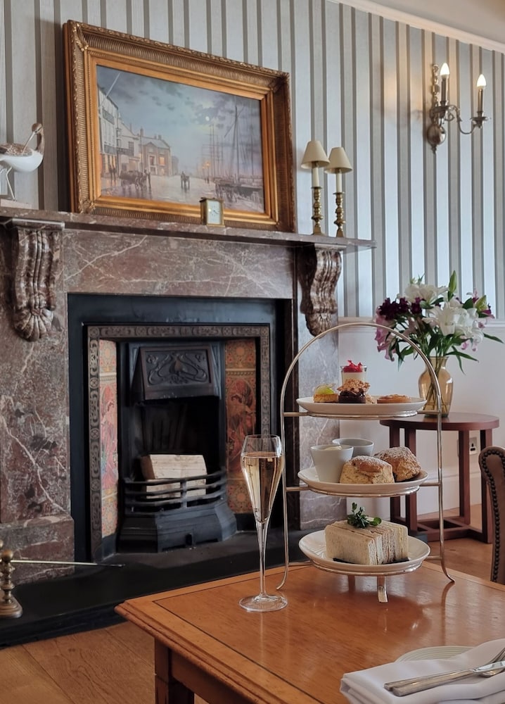 Watersmeet Hotel 7/50