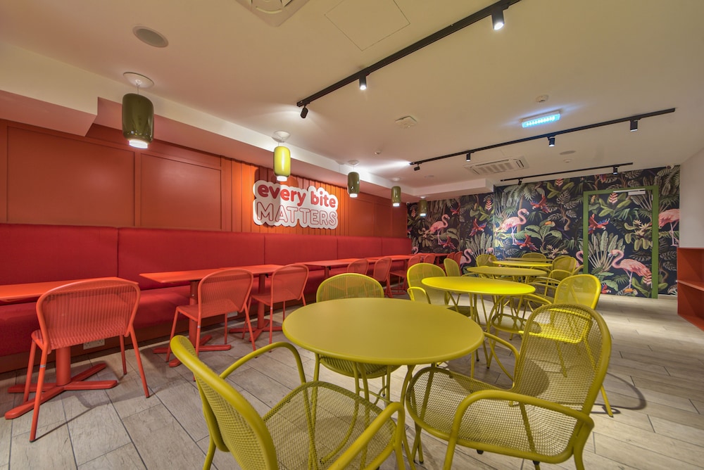 IKYK HOTEL 38/49
