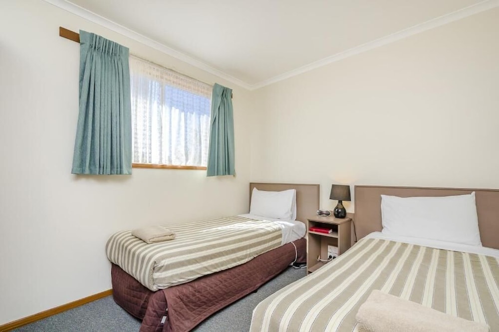 Werribee Motel & Apartments 9/63