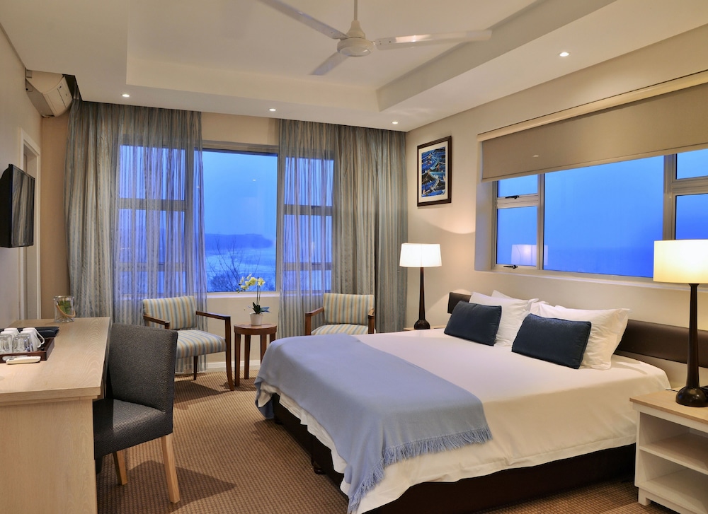 BLUE MARLIN HOTEL 32/84
