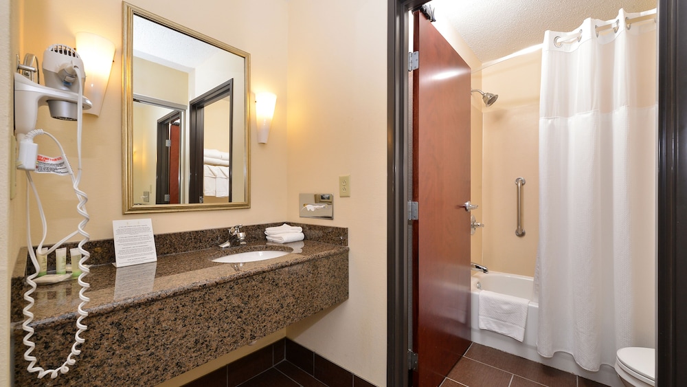 Staybridge Suites West Des Moines 13/76