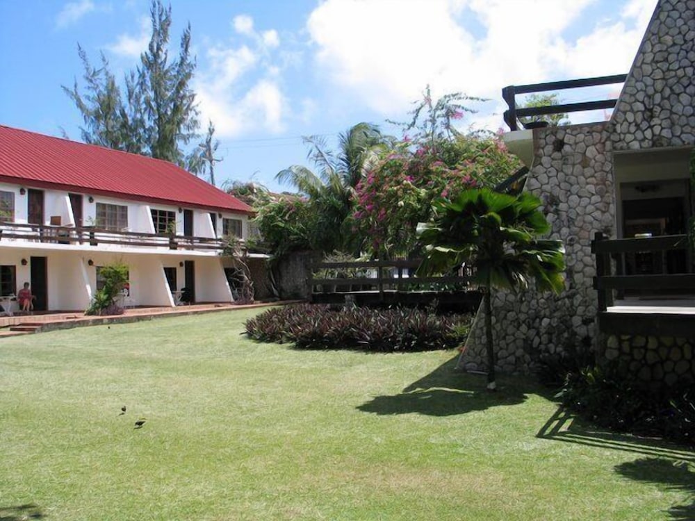 Sandy Point Village 16/24