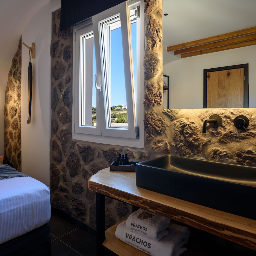 VRACHOS SUITES MYKONOS 34/75