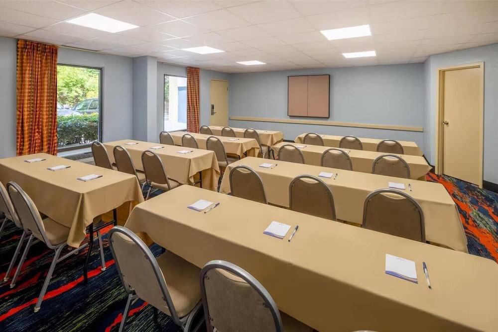 Park Inn by Radisson, Columbus State University Area 40/52