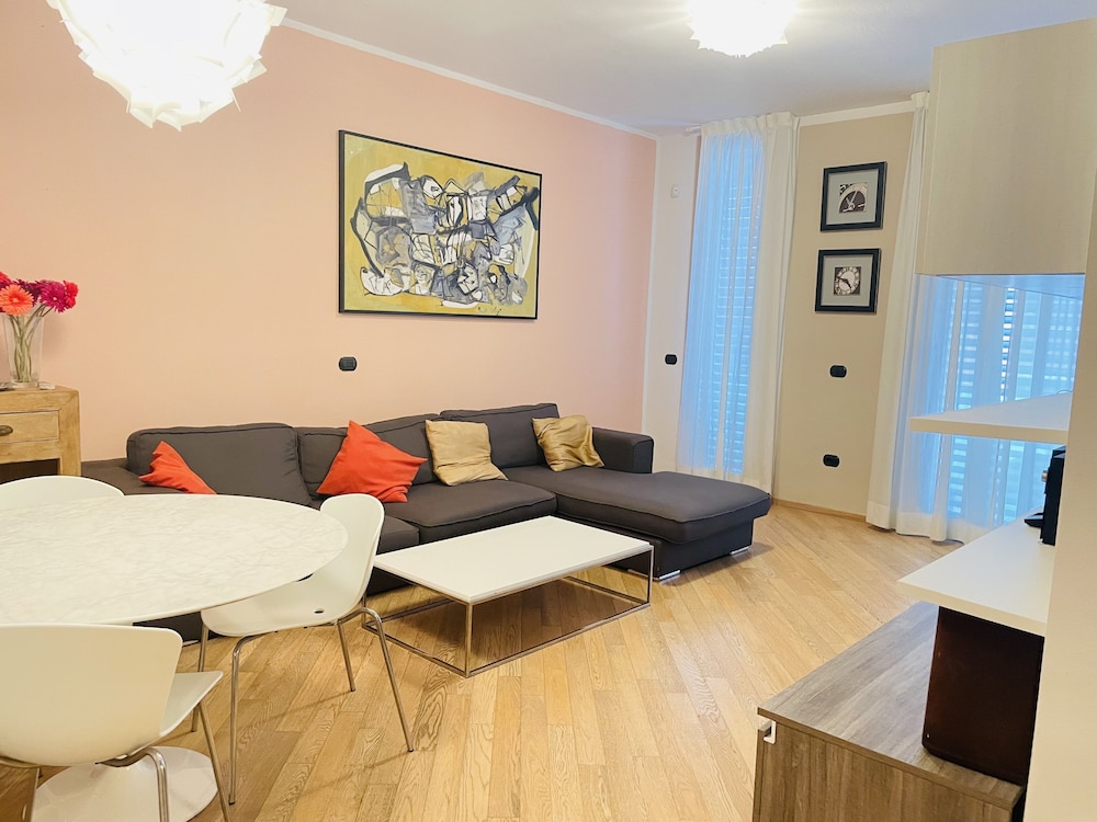 2 BEDROOMS, DESIGN, APARTMENT, FUTON BED, TWIN BEDS, KING BED