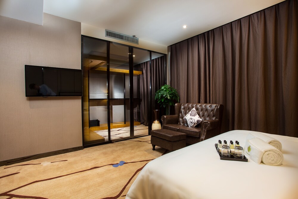 Lotus Blu Hotel 18/58