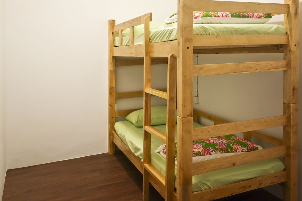 BASIC, BUNK BED, SHARED BATHROOM