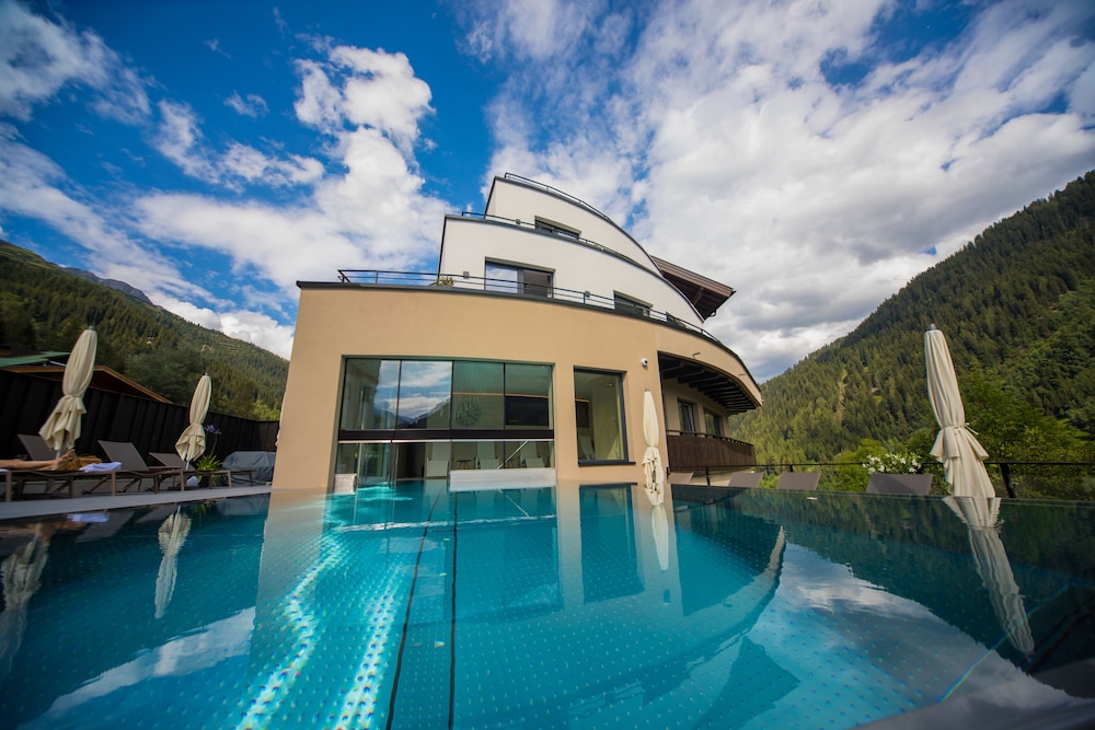 Hotel Grischuna 5/50