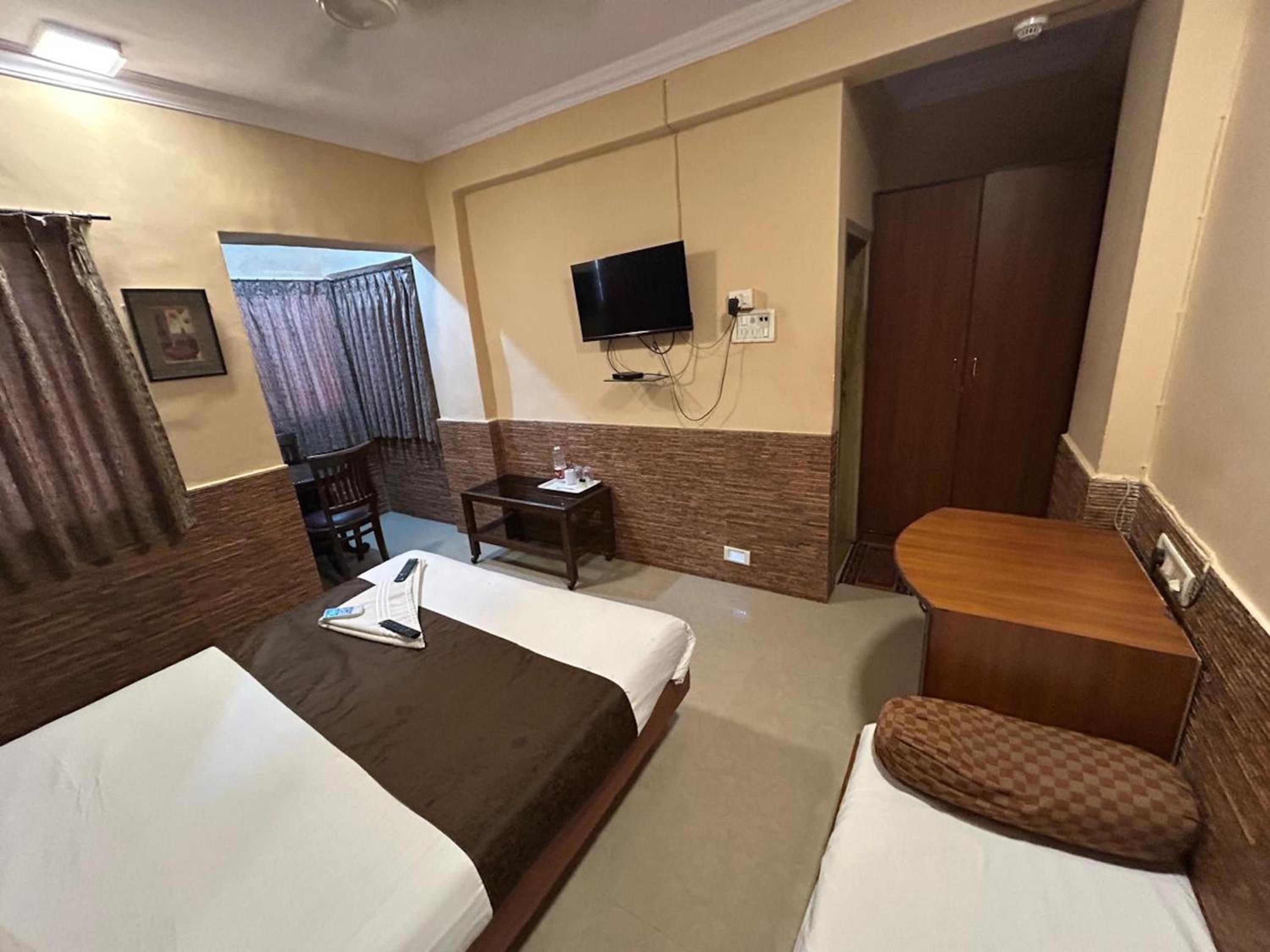 Lucky Hotels And Restaurants Bandra