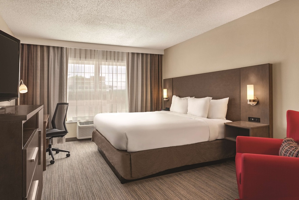 Country Inn & Suites by Radisson, Buffalo, MN 10/37