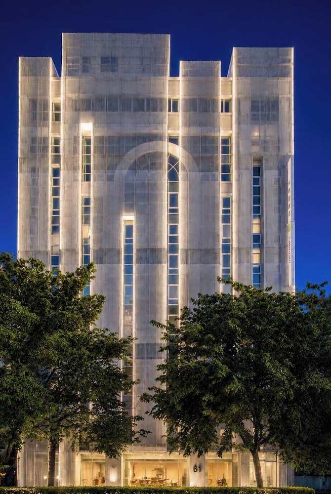 The Carlton Taichung 2/50